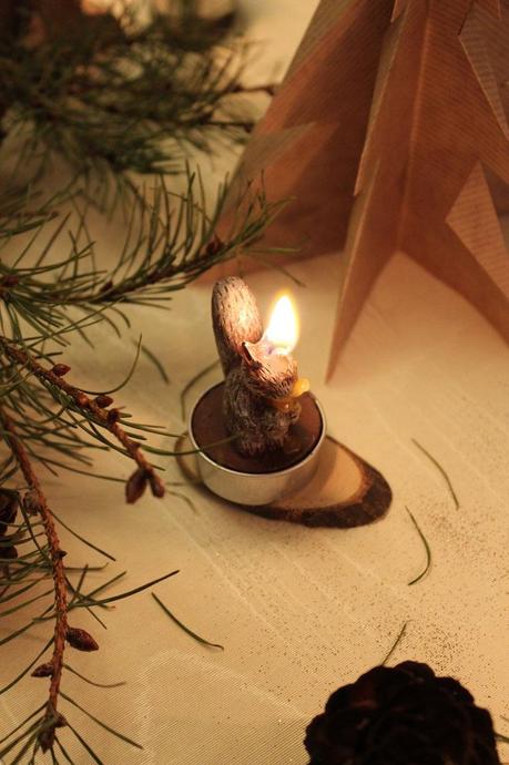 Une décoration de fête sous le signe du bois et de l'authenticité décoration de table boisée,sapin de noël,table de fête,authentique et naturel