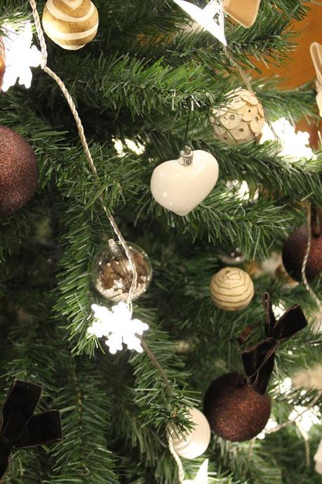 Une décoration de fête sous le signe du bois et de l'authenticité décoration de table boisée,sapin de noël,table de fête,authentique et naturel