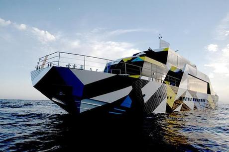 MOTEURS: Un Yacht by Jeff Koons