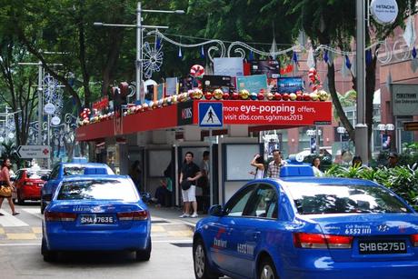 Saison des fêtes à Singapour : les marques investissent la rue
