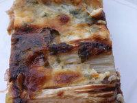 Tarte au confit de canard,fromage de chévre des Pyrénées, sel de Guérande au piment d'Espelette IG bas Tarte au confit de canard,fromage de chévre des Pyrénées, sel de Guérande au piment d'Espelette IG bas
