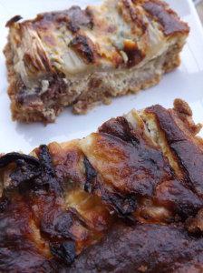 Tarte au confit de canard,fromage de chévre des Pyrénées, sel de Guérande au piment d'Espelette IG bas Tarte au confit de canard,fromage de chévre des Pyrénées, sel de Guérande au piment d'Espelette IG bas
