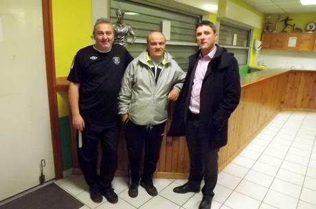 Vincent Gomez entouré de Guy Zeppieri (à gauche) et du vice-président S.Brouat (à droite).  Photo René Deplat
