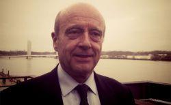 Alain Juppé ironise sur un Alain Juppé ironise sur un