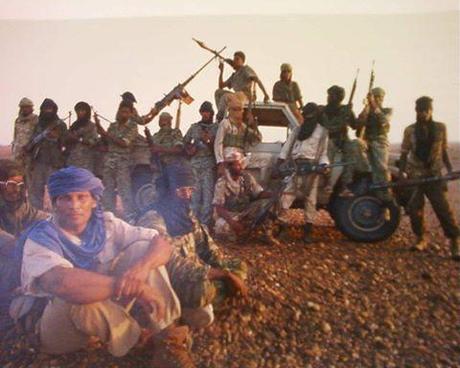 Mano Dayak aux cotes des combattants Tamasheq du Niger lors de la rébellion des années 1990.