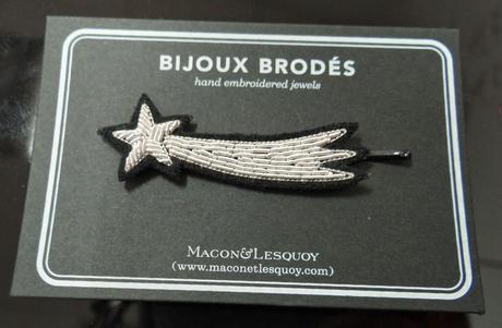 On rigole par ici ! Bijoux brodés en soldes. Macon & Lesquoy.