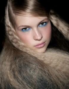 LES MEILLEURES TENDANCES BEAUTÉ 2013 Tendance-a-suivre-le-trait-bleu_mode_une