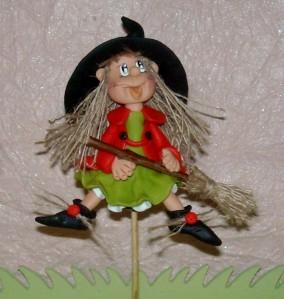 p'tite sorcière décorative à piquer DSCN5547