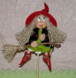 p'tite sorcière décorative à piquer DSCN5546