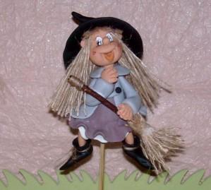 p'tite sorcière décorative à piquer DSCN5545