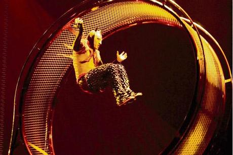 Kooza, le Cirque du soleil sur l’île Seguin à Boulogne (92) 10-KOOZA Wheel of Death act production photo