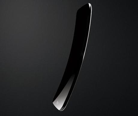 Le smartphone LG G Flex quasiment indestructible arrive en France...