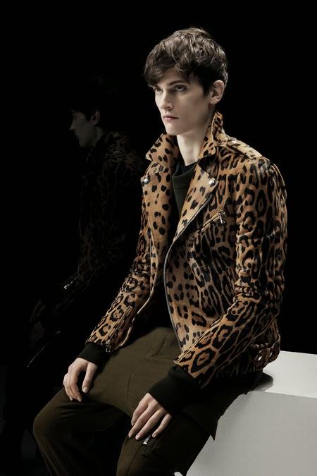 L'armada military chic de la collection Balmain homme pour l'hiver 2014... L'armada military chic de la collection Balmain homme pour l'hiver 2014...