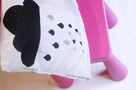 {DIY} Nuage, le petit coussin fait main COUSSIN, NUAGE, diy, fait main, noir et blanc, graphique, chaise ikea, ikea, chaise, enfant, rose