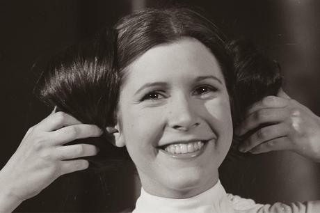 Carrie Fisher nous donne une date de tournage et confirme son retour dans Star Wars 7 ! Carrie Fisher nous donne une date de tournage et confirme son retour dans Star Wars 7 !