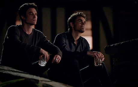 critiques-the-vampire-diaries-saison-5-episod-L-V3uzCY.png (628×396)