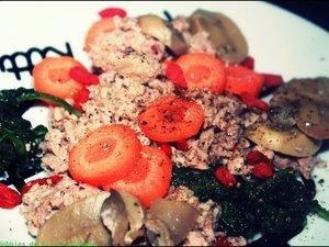 Salade de thon mariné au poivre rose Salade de thon mariné au poivre rose