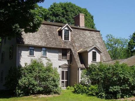 800px-The_Old_Manse_(view_from_Concord_River),_Concord,_Massachusetts.jpg