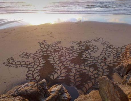 Les incroyables dessins d'Andres Amador sur les plages de Californie