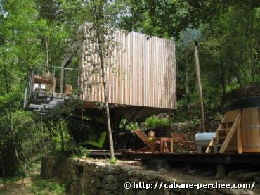  Une cabane perchée en Ardèche pour un séjour...