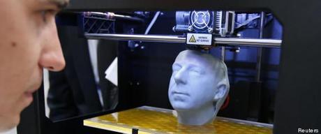 L’impression 3D: la 4° révolution industrielle selon France 2 Manuel Leute poses for the media as he uses the 3D printer MakerBot Replicator 2 at the CeBit computer fair in Hanover