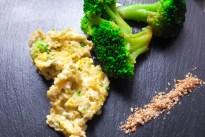 Oeufs brouillés aux brocolis et sésame Oeufs brouillés aux brocolis et sésame