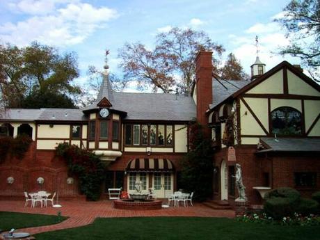 4641 Hayvenhurst Avenue, Encino - Los Angeles, Californie The-Jacksons-Mansion-3-prince-michael-jackson-21608601-640-480