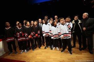 Quand F. Hollande se tape l'incruste à Trappes (une belle impro)... Quand F. Hollande se tape l'incruste à Trappes (une belle impro)...