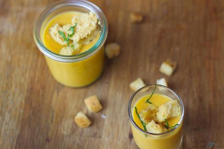 Velouté de potirons tuiles de parmesan et croutons faits maison Soupe de potirons ok 7
