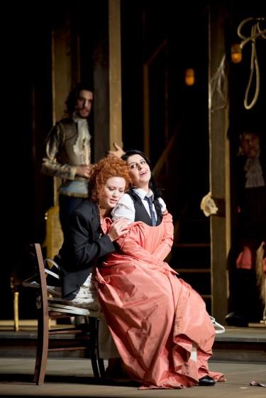 OPERNHAUS ZÜRICH 2013-2014: ALCINA, de Georg Friedrich HAENDEL le 7 FEVRIER 2014 (Dir.mus: Giovanni ANTONINI, Ms en scène: Christof LOY) avec Cecilia BARTOLI Julie Fuchs (Morgana) & Varduhi Abrahamyan (Bradamante) ©Monika Rittershaus