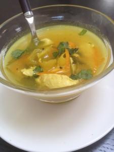 soupe de poulet UNE BONNE SOUPE DE POULET POUR AFFRONTER L’HIVER