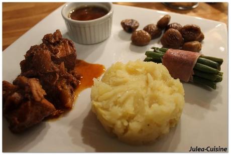 Plat de Fêtes : Dinde aux fruits secs, purée de pomme de terre muscade, fagot de haricot et chataignes