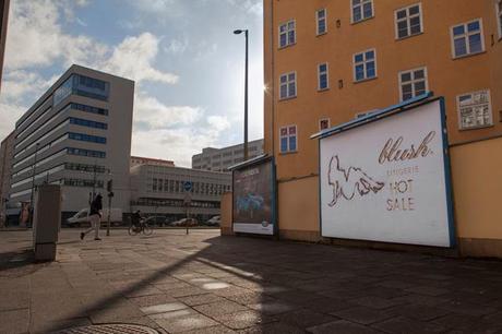 La lingerie « Blush » signe l’affiche de pub la plus HOT de l’année blush-berlin-st-valentin00