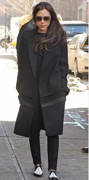 Black is the new Black : le méchant look de Victoria Beckham dans les rues de New York...