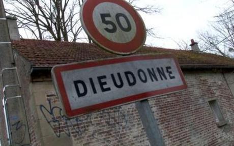 DIEUDONNE CONTRE DIEUDONNE. Vidéo: L’incroyable mais succès mérité de l’humoriste dieudonné ville