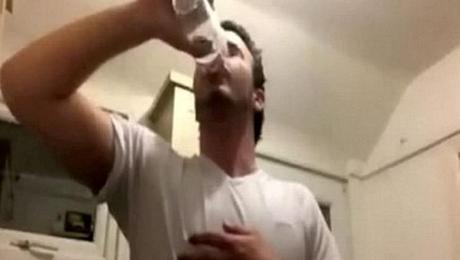 Il boit une litre de Gin et meurt (Neknomination) il-boit-une-litre-de-gin-et-meurt-neknomination-01