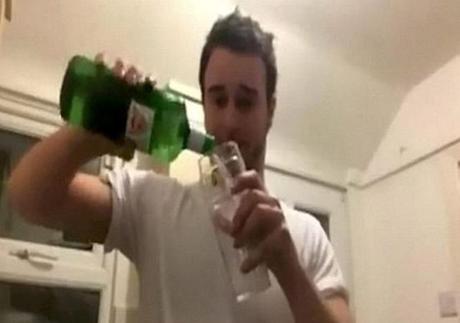 Il boit une litre de Gin et meurt (Neknomination) il-boit-une-litre-de-gin-et-meurt-neknomination-01