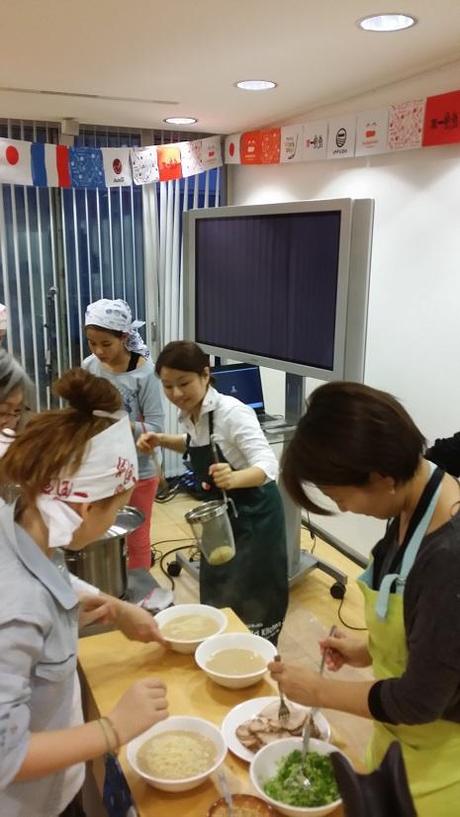 Atelier de confection de râmens et de gyosas lors de la Ramen Week