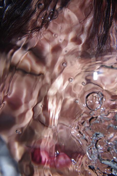 Auto-portraits sous-marins par Noriko Yabu Underwater auto-portraits by Noriko Yabu