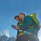 Avant d'escalader les plus hauts sommets du monde, n'oubliez pas votre...iPad Apple - iPad - Elevating the expedition