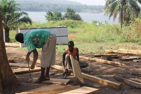 D’une intervention dans les camps vers un soutien dans les quartiers D’une intervention dans les camps vers un soutien dans les quartiers