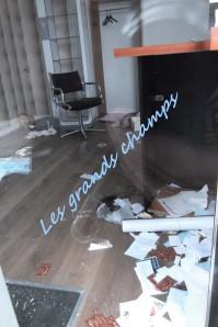 Vivons notre ville nous dit n'ot bon maire de Romainville ! Sallon-de-coiffure-saccage--Cote-gauche-.jpg