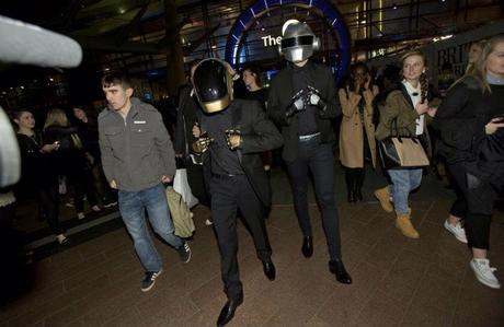 Les Daft Punk en slip au Brit Awards : nous vous révélons les dessous de l’affaire image