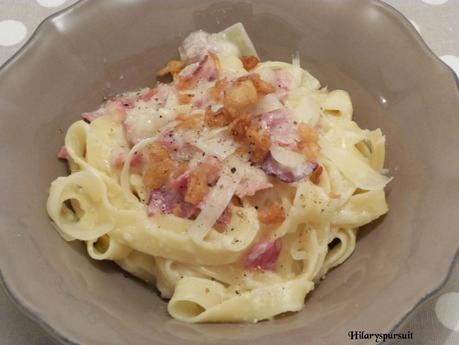 Tagliatelles à la crème d'oignon, allumettes de forêt noire et Beaufort / Creamy onions, Forêt noire ham and Beaufort cheese pasta