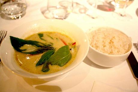Curry vert de poulet et pousses de bambou