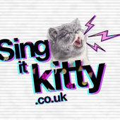 Une petite fille sur un vélo, un chat qui chante dans son panier, bienvenue dans la nouvelle pub Three Three - Sing It Kitty music video