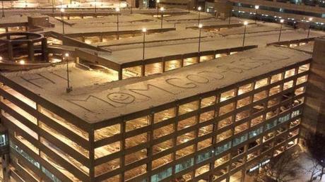 Il écrit un message géant dans la neige pour sa mère atteinte d'un cancer