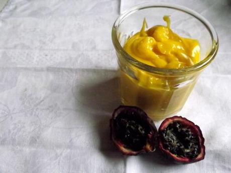 Sablé au passion-curd image