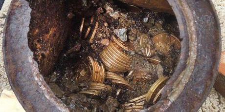 Un couple américain découvre 1 400 pièces d'or dans son jardin