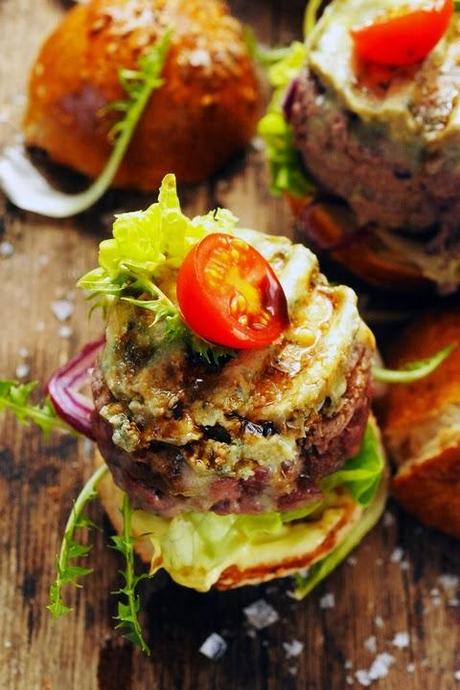 J'veux du soleil ! Et même si c'est le déluge, je vais me le griller mon hamburger à la britannique ! J'veux du soleil ! Et même si c'est le déluge, je vais me le griller mon hamburger à la britannique !